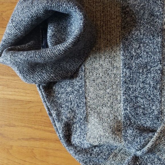 Tommy Hilfiger Oversized Turtleneck Sweater | Navy, Cream & Metalic Gold | XS - Picture 4 of 6